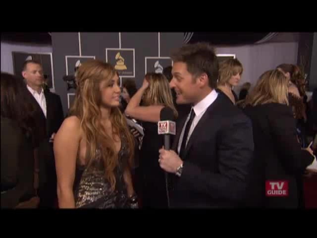 Grammys 2011- Miley Cyrus 049