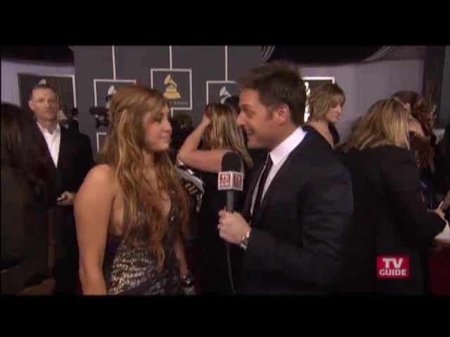 Grammys 2011- Miley Cyrus 050