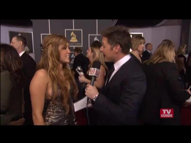 Grammys 2011- Miley Cyrus 053