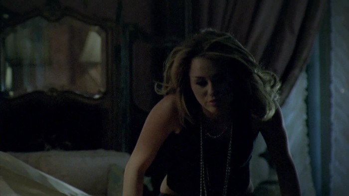 Miley Cyrus - Who Owns My Heart 0123 - 0-0Miley Cyrus - Who Owns My Heart 1