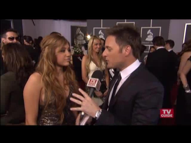 Grammys 2011- Miley Cyrus 084