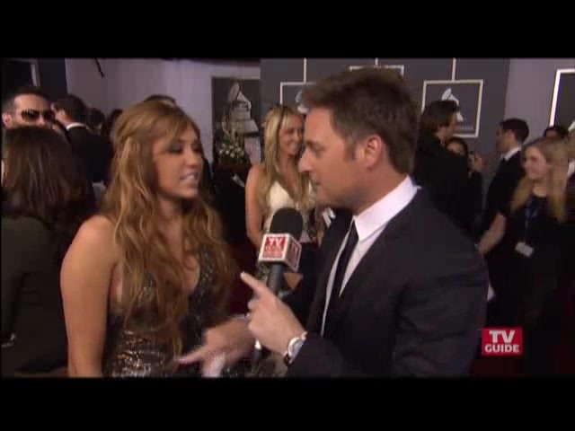 Grammys 2011- Miley Cyrus 088