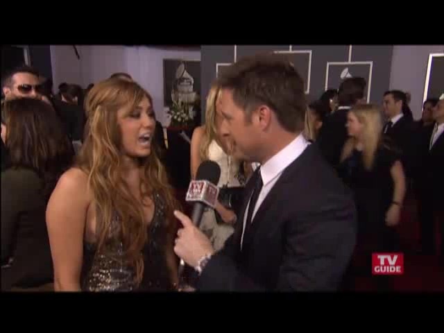 Grammys 2011- Miley Cyrus 090