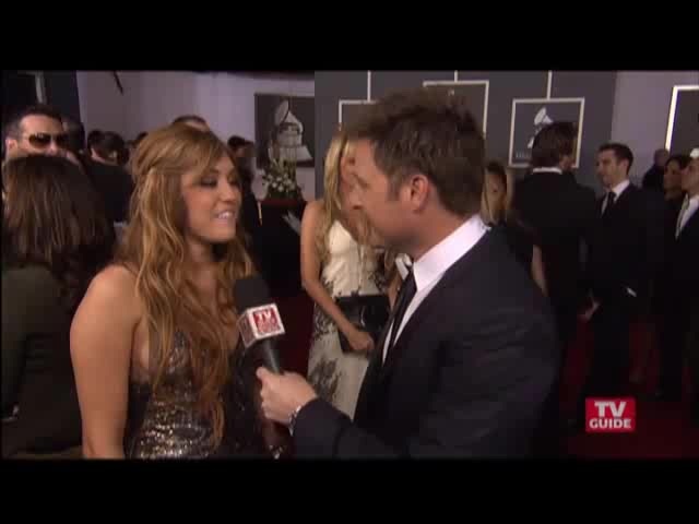 Grammys 2011- Miley Cyrus 091