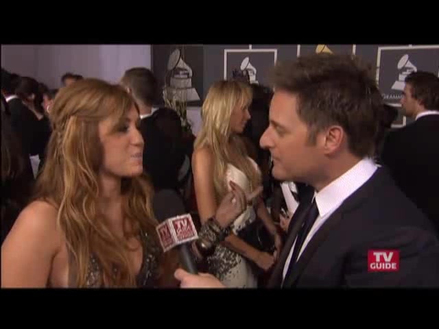 Grammys 2011- Miley Cyrus 107