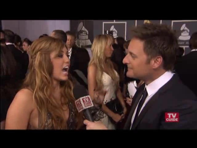 Grammys 2011- Miley Cyrus 117
