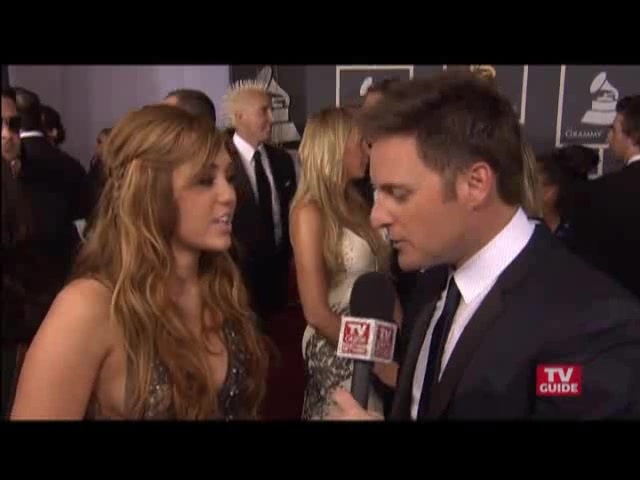 Grammys 2011- Miley Cyrus 125