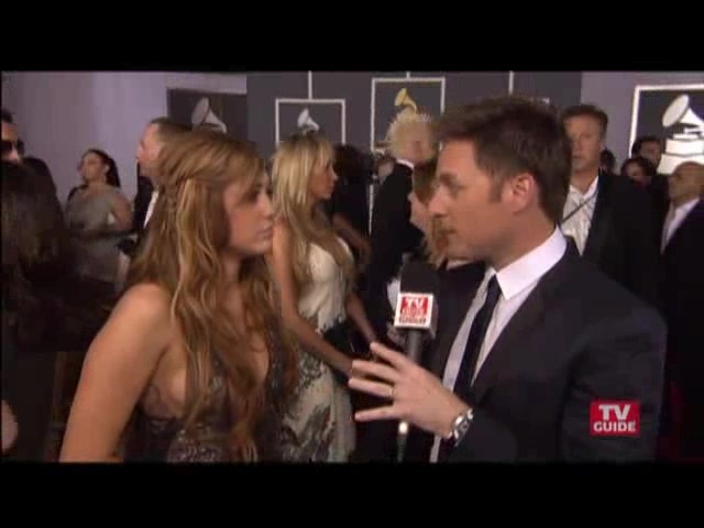 Grammys 2011- Miley Cyrus 133
