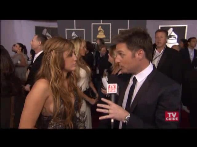 Grammys 2011- Miley Cyrus 135