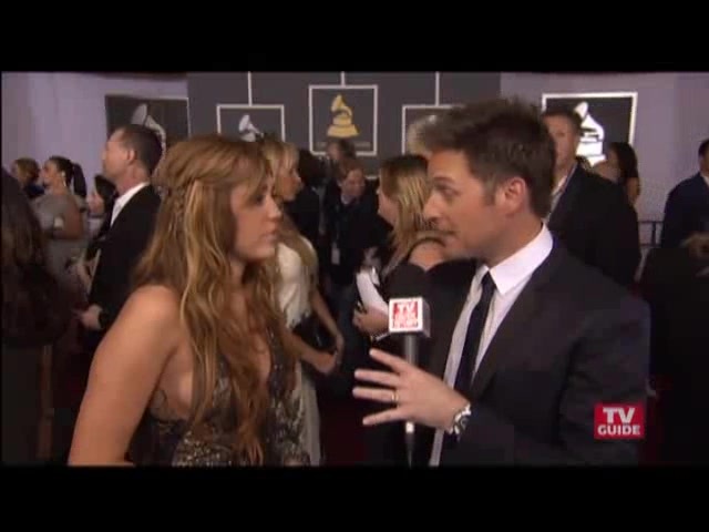 Grammys 2011- Miley Cyrus 136