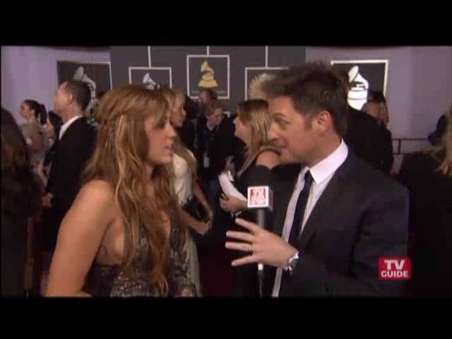 Grammys 2011- Miley Cyrus 137