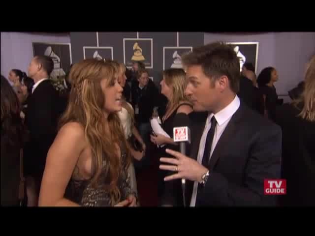Grammys 2011- Miley Cyrus 138