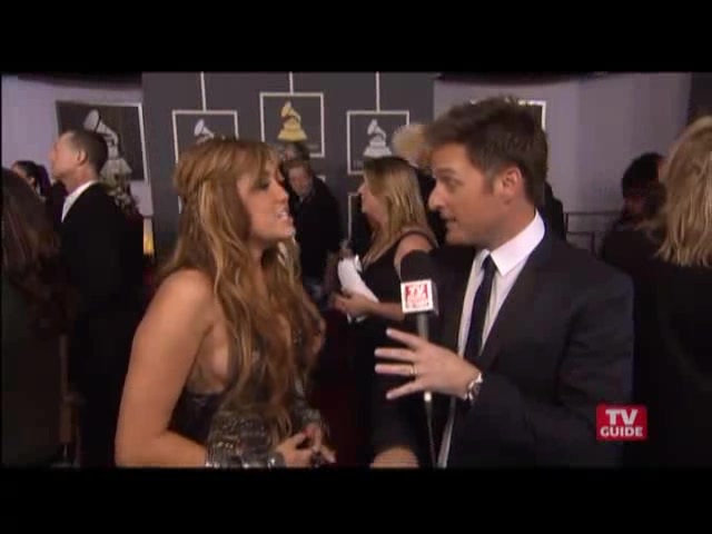 Grammys 2011- Miley Cyrus 140