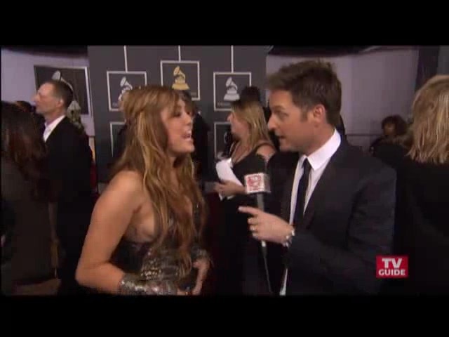 Grammys 2011- Miley Cyrus 142