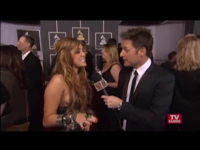 Grammys 2011- Miley Cyrus 143