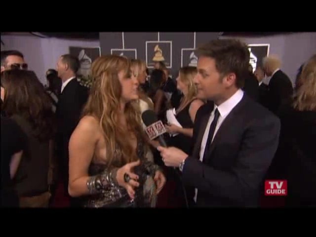 Grammys 2011- Miley Cyrus 150