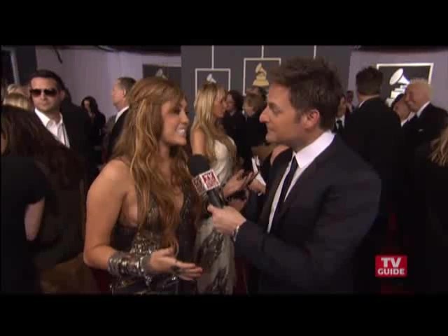 Grammys 2011- Miley Cyrus 155