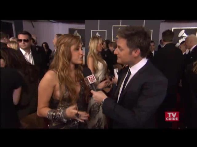Grammys 2011- Miley Cyrus 156