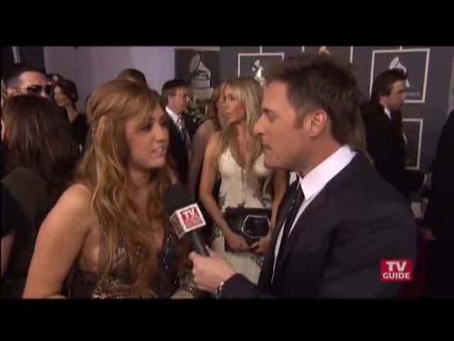 Grammys 2011- Miley Cyrus 175
