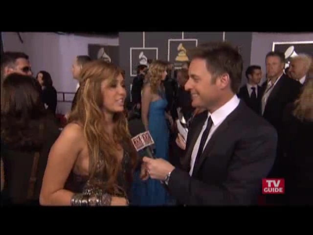 Grammys 2011- Miley Cyrus 194 - 0-0Grammys 2011