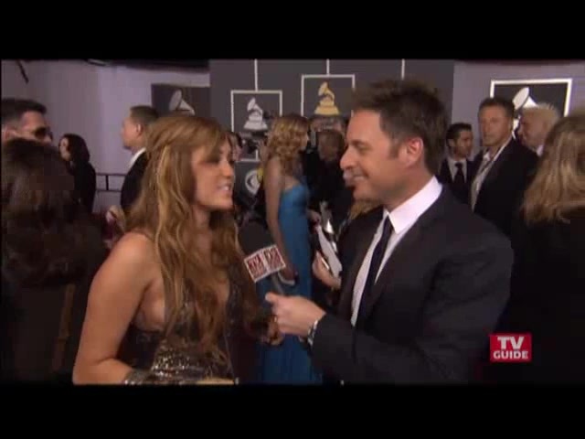 Grammys 2011- Miley Cyrus 195 - 0-0Grammys 2011