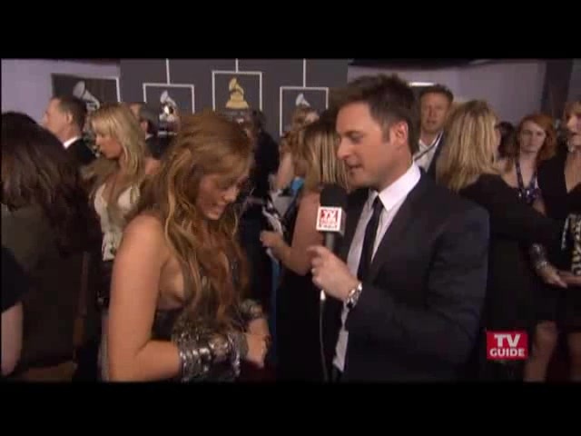 Grammys 2011- Miley Cyrus 202 - 0-0Grammys 2011