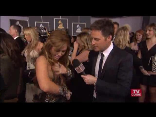 Grammys 2011- Miley Cyrus 204 - 0-0Grammys 2011