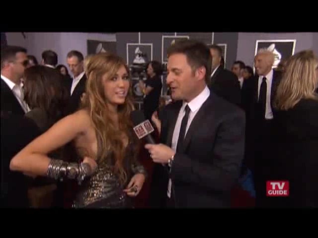 Grammys 2011- Miley Cyrus 212