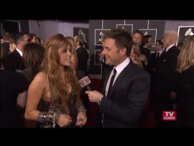 Grammys 2011- Miley Cyrus 220