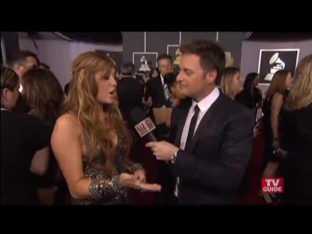 Grammys 2011- Miley Cyrus 233