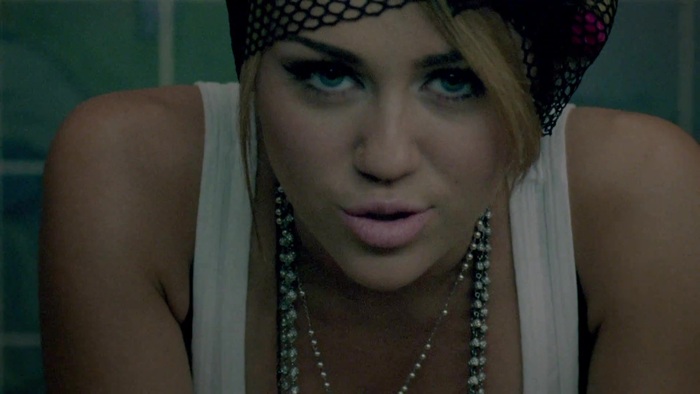 Miley Cyrus - Who Owns My Heart 0192 - 0-0Miley Cyrus - Who Owns My Heart 1