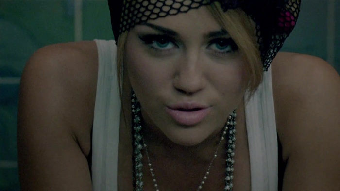 Miley Cyrus - Who Owns My Heart 0193 - 0-0Miley Cyrus - Who Owns My Heart 1