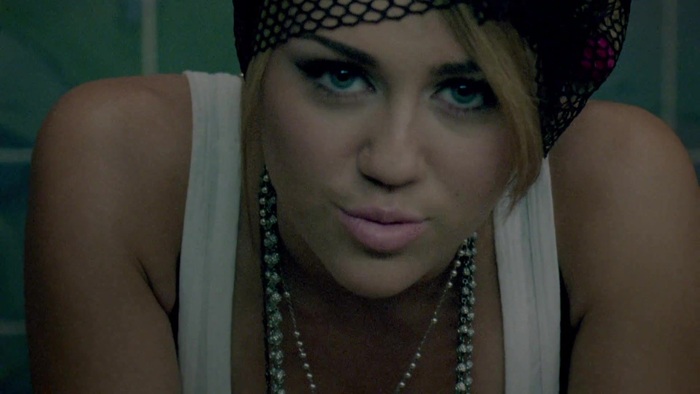Miley Cyrus - Who Owns My Heart 0196 - 0-0Miley Cyrus - Who Owns My Heart 1