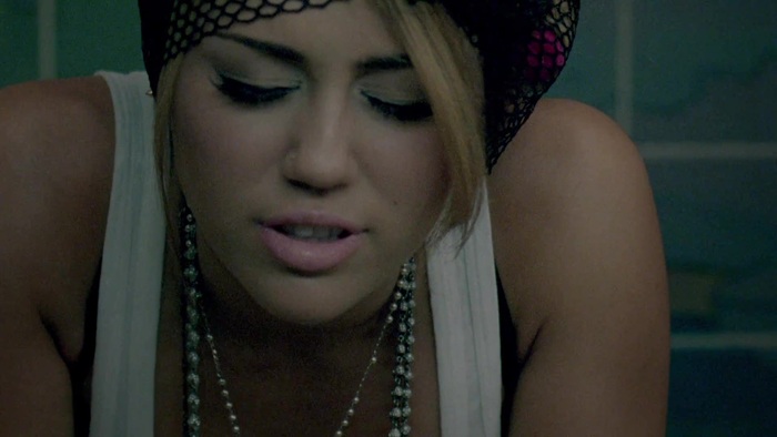 Miley Cyrus - Who Owns My Heart 0211