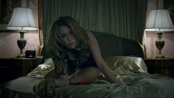 Miley Cyrus - Who Owns My Heart 0349 - 0-0Miley Cyrus - Who Owns My Heart 1