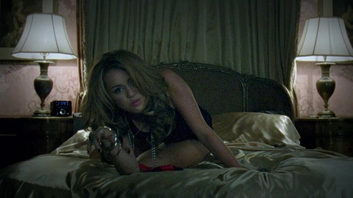 Miley Cyrus - Who Owns My Heart 0352 - 0-0Miley Cyrus - Who Owns My Heart 1