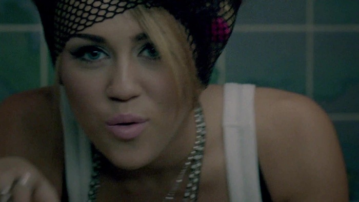 Miley Cyrus - Who Owns My Heart 0379 - 0-0Miley Cyrus - Who Owns My Heart 1