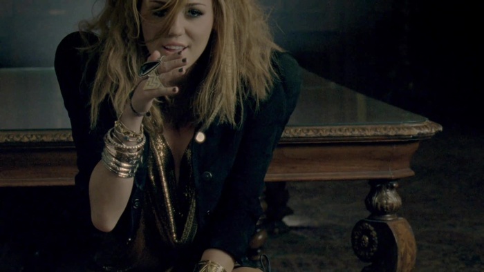Miley Cyrus - Who Owns My Heart 0517