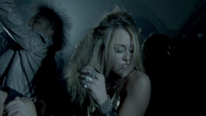 Miley Cyrus - Who Owns My Heart 0877 - 0-0Miley Cyrus - Who Owns My Heart 2