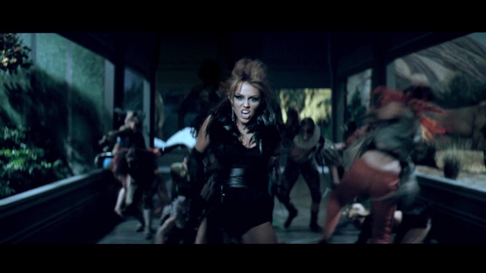 Miley Cyrus - Can&#39;t Be Tamed 390