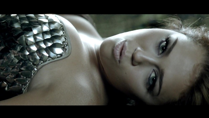 Miley Cyrus - Can&#39;t Be Tamed 399