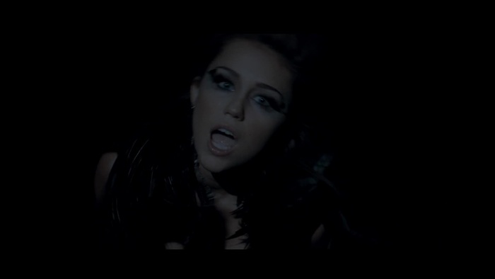 Miley Cyrus - Can&#39;t Be Tamed 440