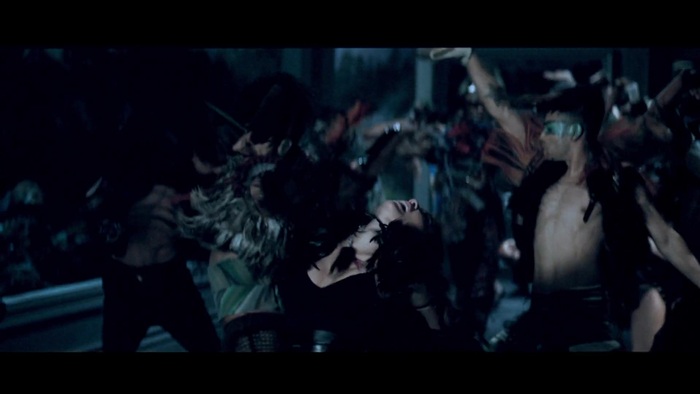 Miley Cyrus - Can&#39;t Be Tamed 490