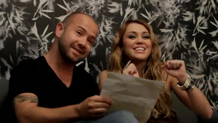 Festa No Brasil com Miley Cyrus aprendendo a cantar em português 202