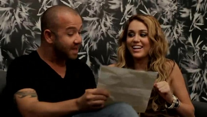 Festa No Brasil com Miley Cyrus aprendendo a cantar em português 227