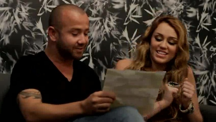 Festa No Brasil com Miley Cyrus aprendendo a cantar em português 235