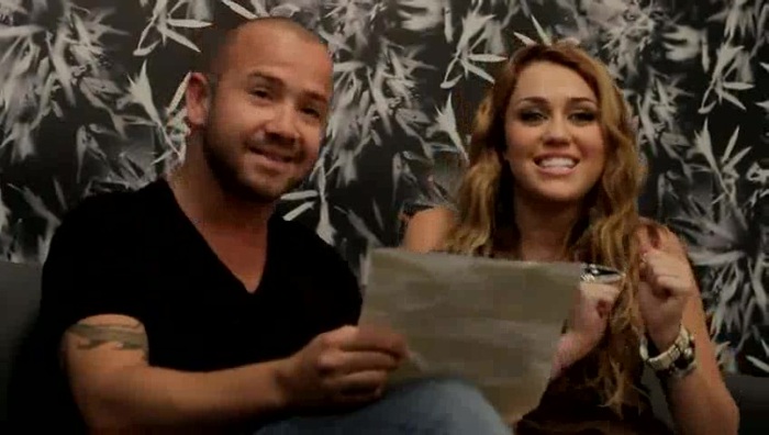 Festa No Brasil com Miley Cyrus aprendendo a cantar em português 238