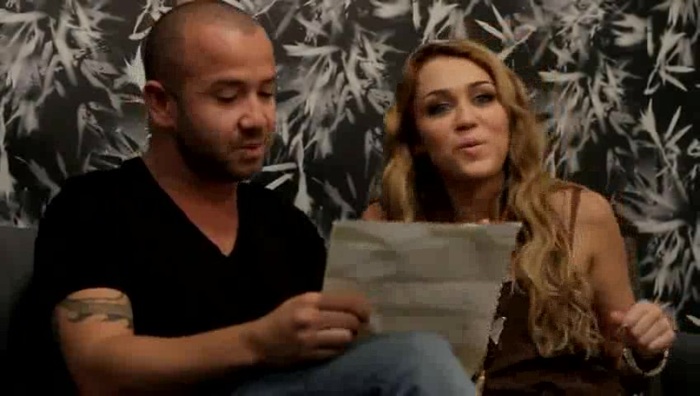 Festa No Brasil com Miley Cyrus aprendendo a cantar em português 268