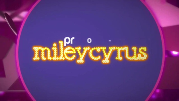 Miley Cyrus - Futebol #EuQueroSYM 027