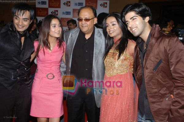 normal_Angad Hasija, Parul Chauhan, Sarah Khan, Alok Nath at Bidaai success bash in JW Marriott on A